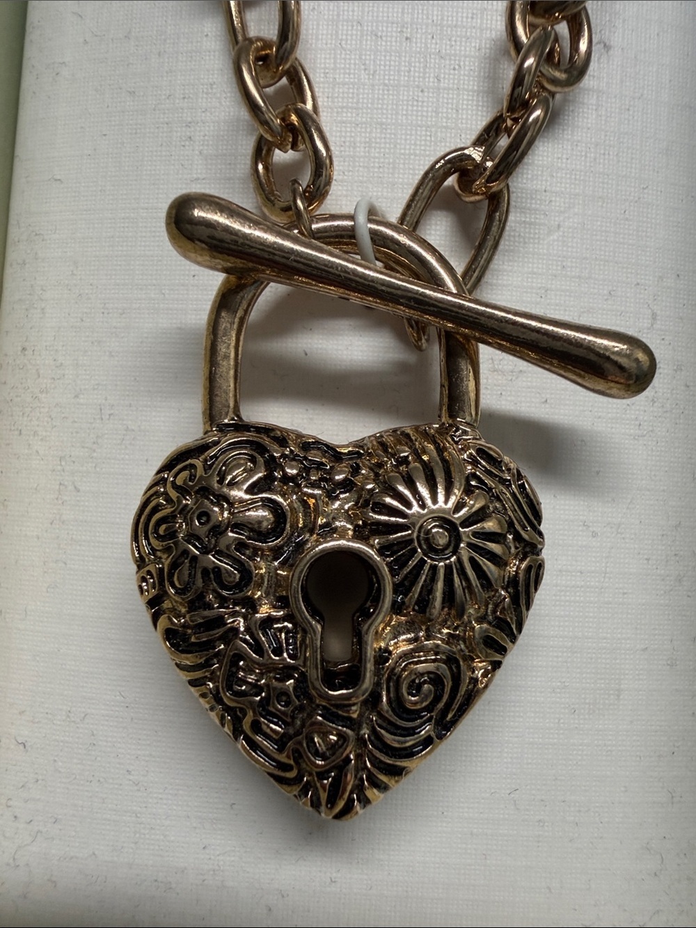 Piper K | Vintage Inspired Heart Padlock Toggle Chunky Paperclip Chain Necklace - Picture 4 of 7